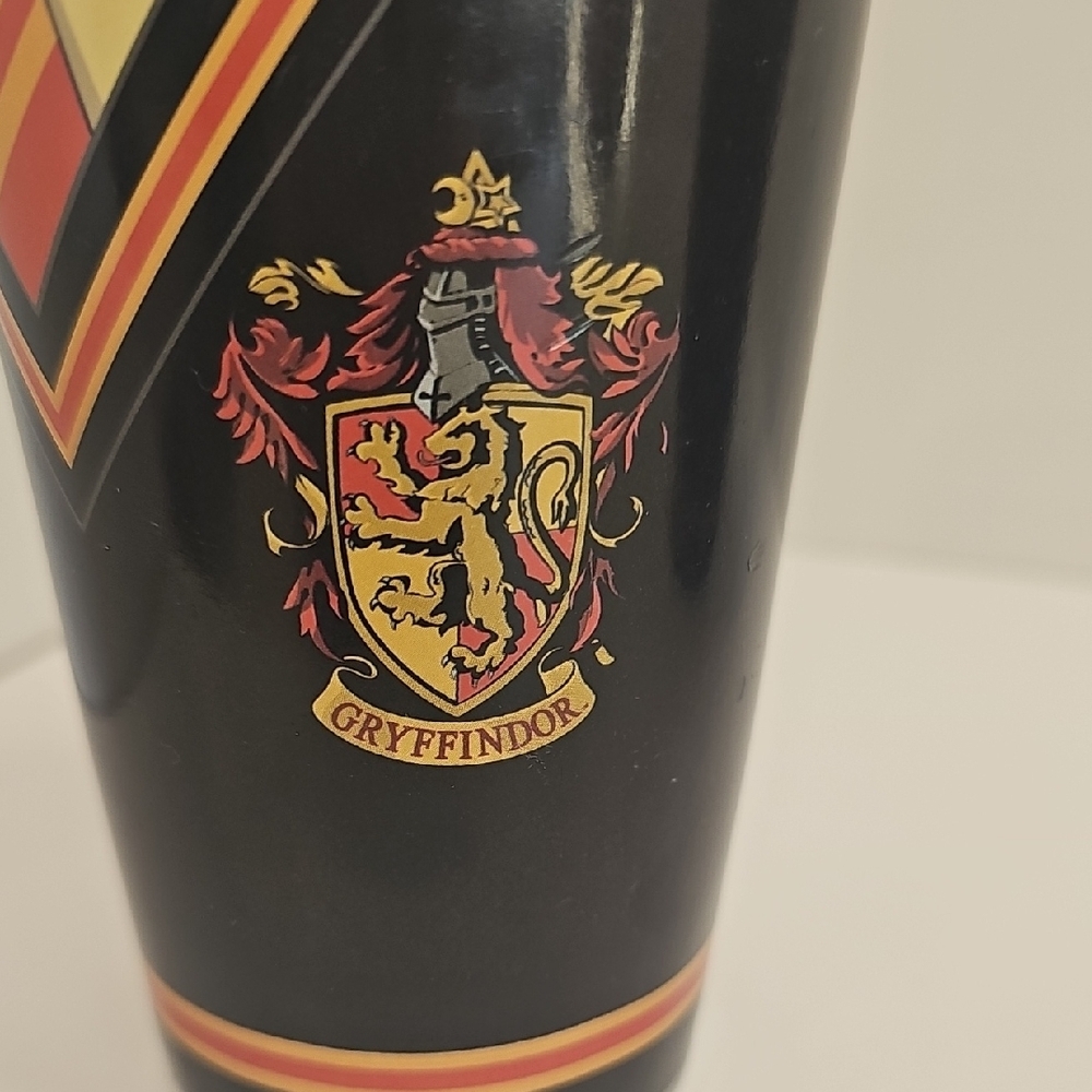 🌺 Harry Potter Hogwarts “Gryffindor” Glass Tumbler - Picture 7 of 7